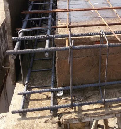 El Alambre Galvanizado sirve para el amarre de encofrados y varillas.