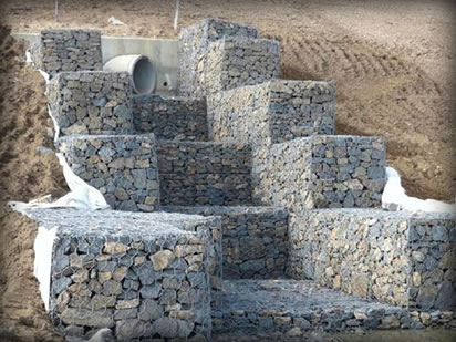 Diseño, fabricación, venta, montaje e instalación de gaviones metálicos para rellenos de muro de piedra en Bogotá, Colombia