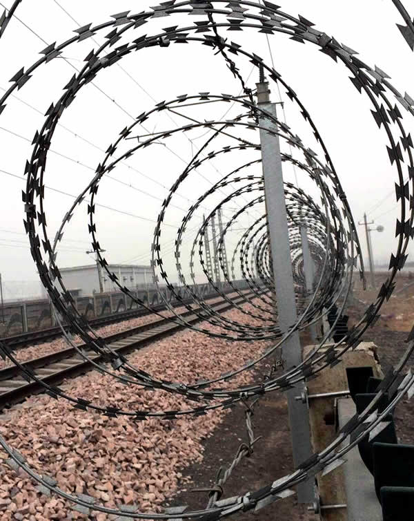 Fabricación e instalación de concertinas de seguridad metálicas para cerramientos metálicos en Bogotá, Colombnia