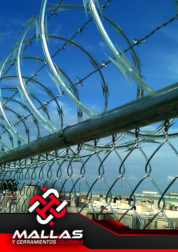 Instalación y venta de concertina de seguridad galvanizada para cerramientos metálicos en Bogotá, Colombia