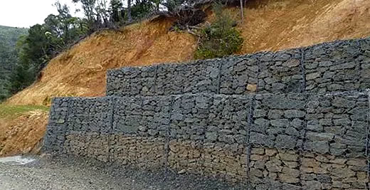 Muro de gaviones de piedra en malla metálica eslaboanda en Bogotá, Colombia Muro de gaviones de piedra en malla metálica eslaboanda en Bogotá, Colombia